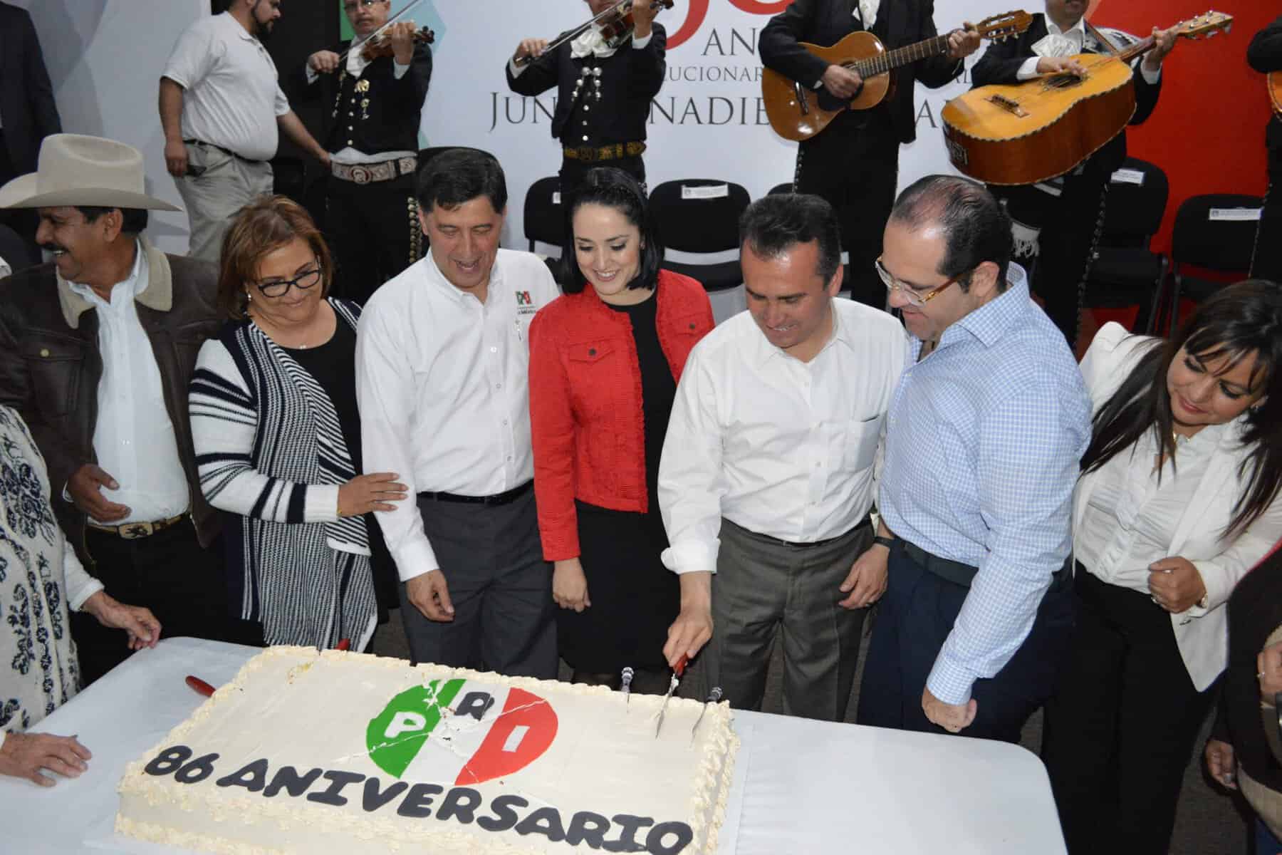 Festeja PRI a sus militantes y simpatizantes por 86 años de servicio