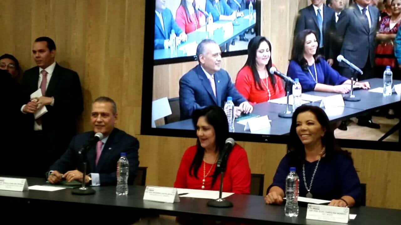 Asiste Karina Velázquez a encuentro nacional del ONMPRI con Manlio Fabio Beltrones.