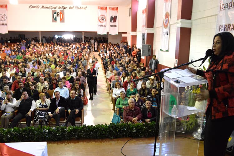 Toma protesta Karina Velázquez a la nueva dirigencia del PRI en Parral.