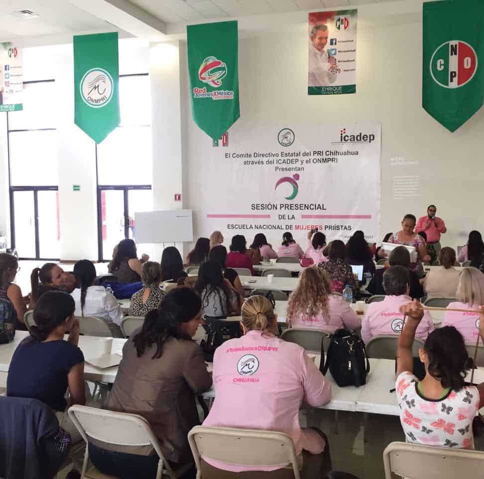 Capacitan a mujeres priistas en el manejo del lenguaje corporal