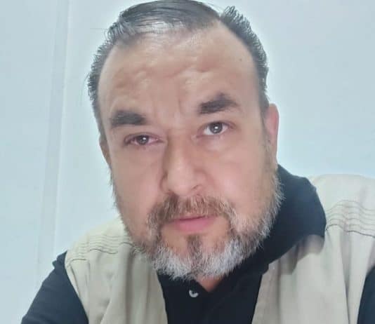 Yo-negro-y-chaleco-534x462