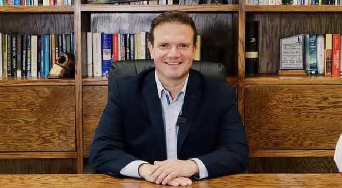 principal_roberto-pony-lara